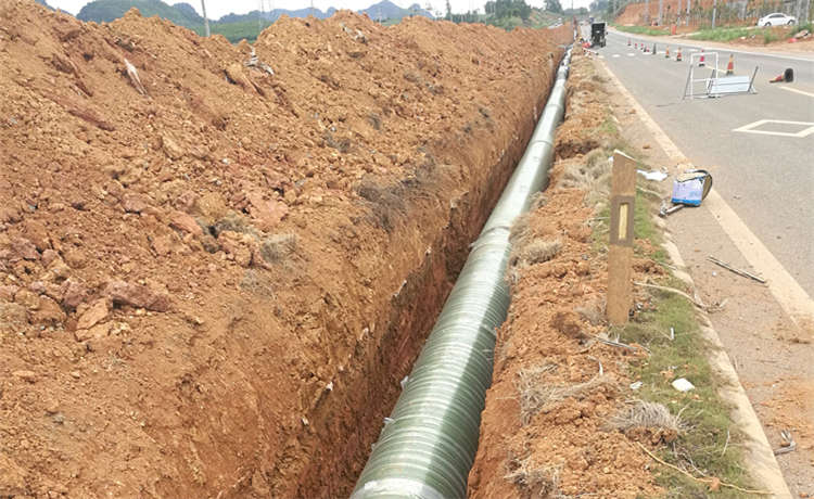 方管廠(chǎng)家，鋼材場(chǎng)護(hù)筒廠(chǎng)家，dn300mm螺旋管，外徑1820mm螺旋焊管