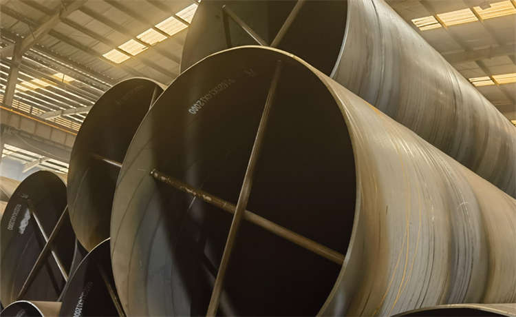 1520-12mm螺旋鋼管，325-10mm螺旋焊管，1324mm螺旋焊管，鋼材場(chǎng)Q355B鋼板