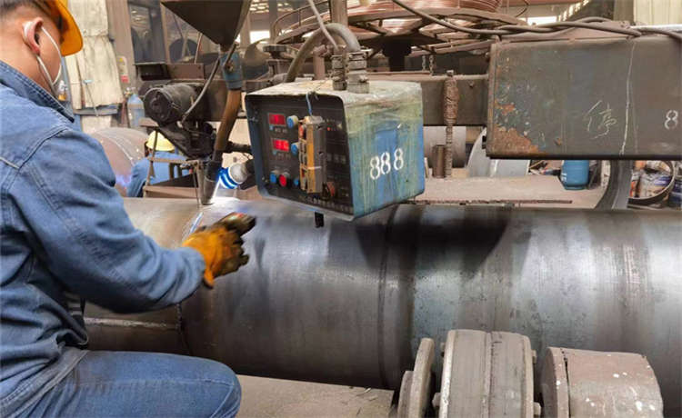 1000鎖扣鋼管樁，卷板管鋼護(hù)筒，KY2021原漿型環(huán)氧重防腐螺旋管，鋼材場(chǎng)螺旋管現(xiàn)貨